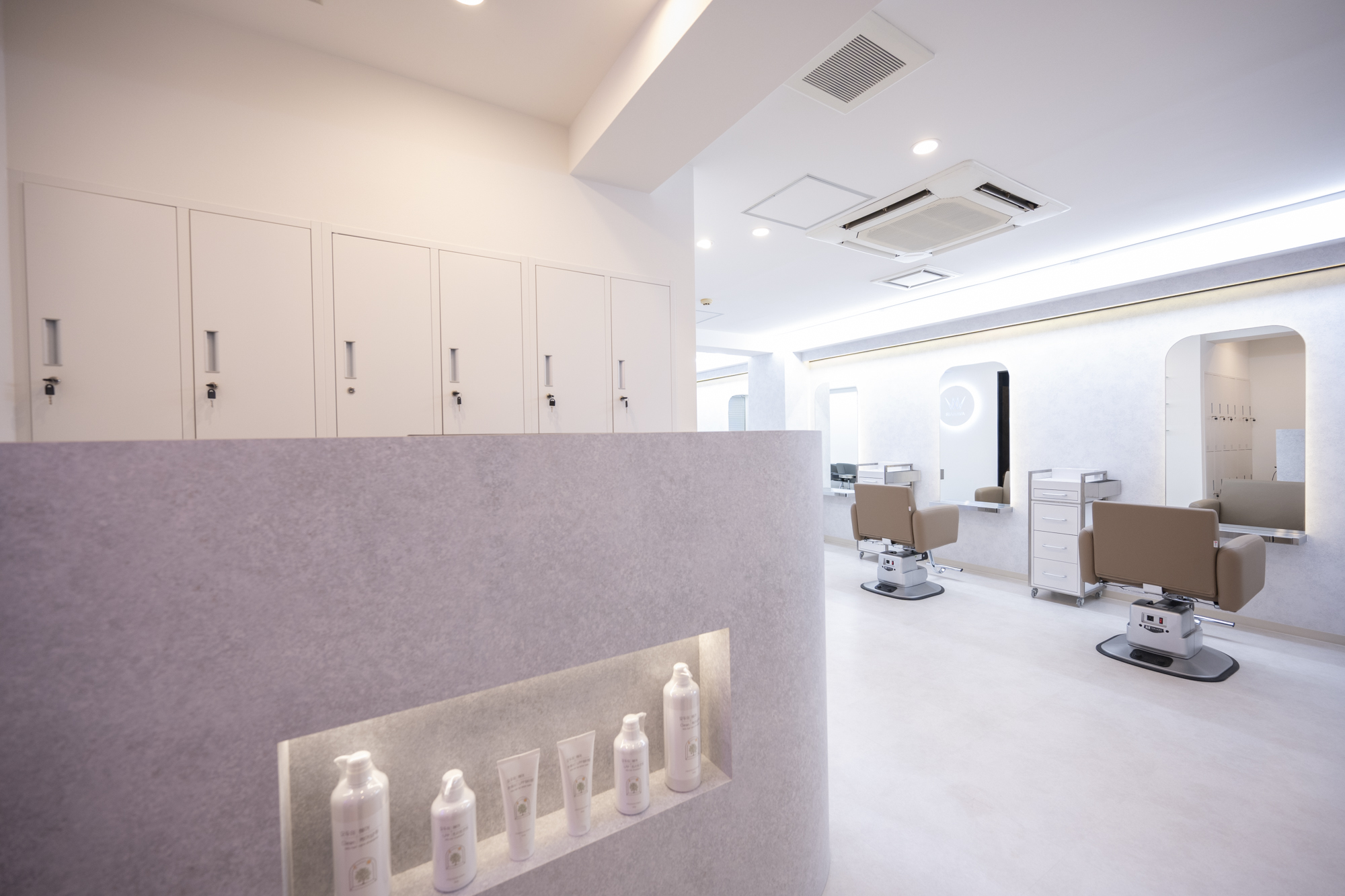 受付から見たAVA HAIRの店内